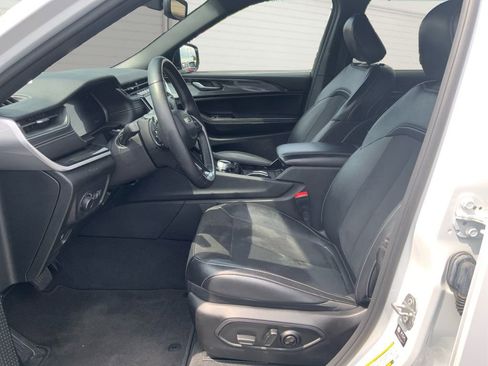 Used 2022 Jeep Grand Cherokee Altitude image 10