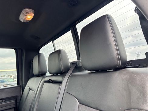Used 2016 Ford F250 Lariat w/ Lariat Interior Package image 27