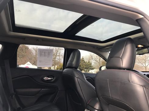 Used 2016 Jeep Cherokee Trailhawk w/ Comfort/Convenience Group image 55