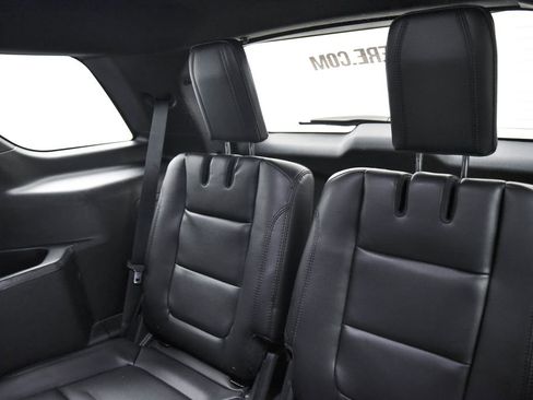 Used 2018 Ford Explorer XLT w/ Equipment Group 202A image 13