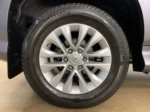 Used 2023 Lexus GX 460 Premium w/ Premium Package image 42