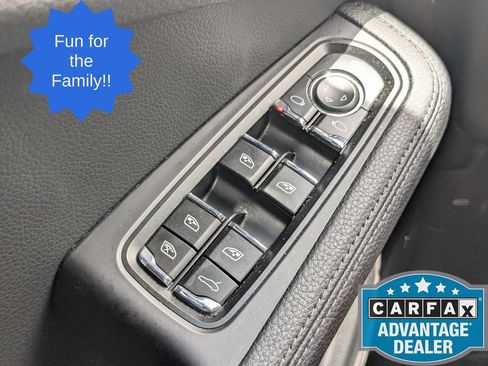 Used 2025 Porsche Macan AWD/4WD image 10