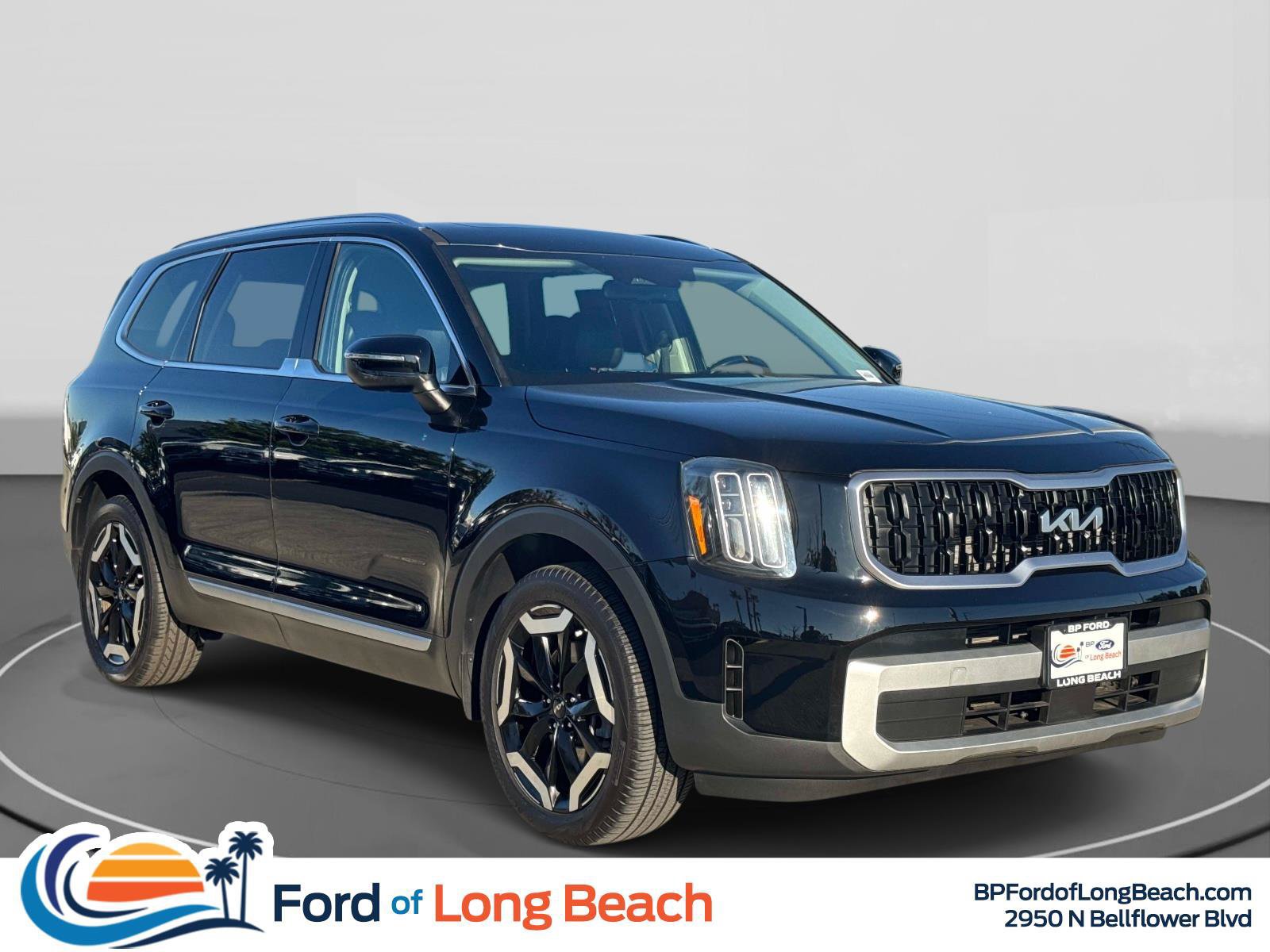 Used 2024 Kia Telluride EX w/ EX Captain's Chair Package FWD image 1