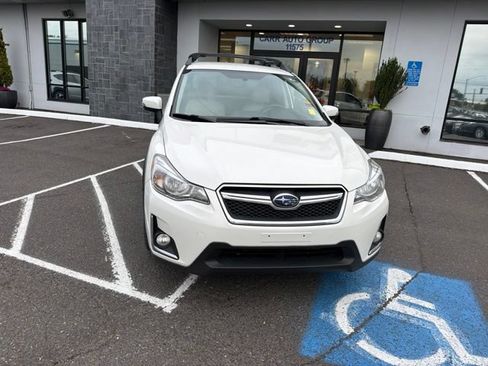 Used 2017 Subaru Crosstrek 2.0i Limited w/ Popular Package #2 AWD/4WD image 2