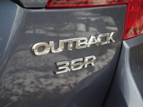 Used 2017 Subaru Outback 3.6R Limited image 19