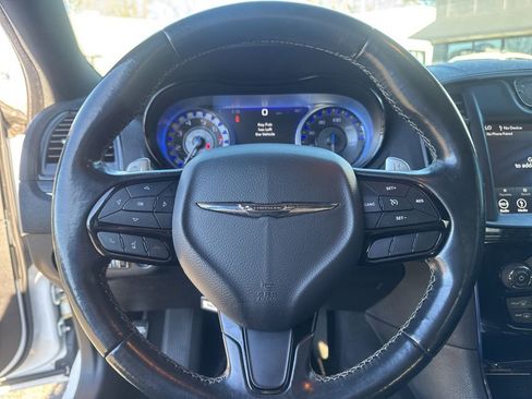 Used 2019 Chrysler 300 S image 18