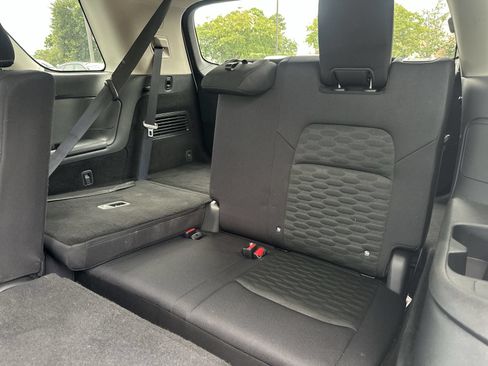 Used 2024 Nissan Pathfinder SV FWD image 32