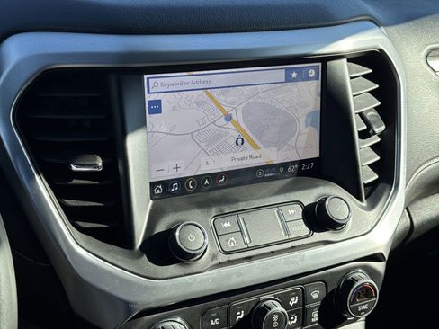 Used 2023 GMC Acadia SLT image 24