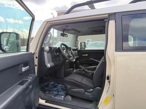 Used 2008 Toyota FJ Cruiser 4WD image 11