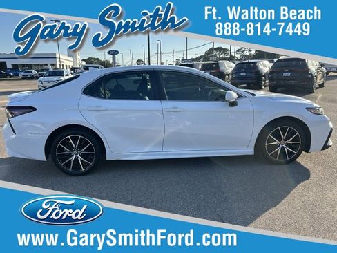 Used 2023 Toyota Camry SE image 1
