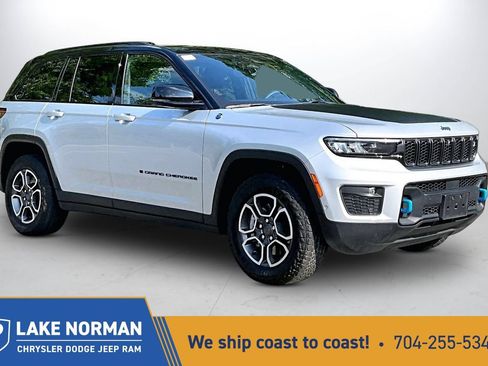 Used 2023 Jeep Grand Cherokee Trailhawk w/ Advanced Protech Group II AWD/4WD image 1