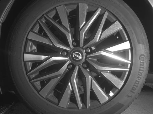 Used 2025 Nissan Altima 2.5 SV FWD image 14