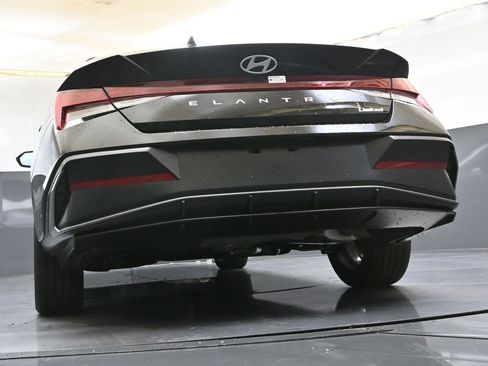 Used 2025 Hyundai Elantra Limited FWD image 39