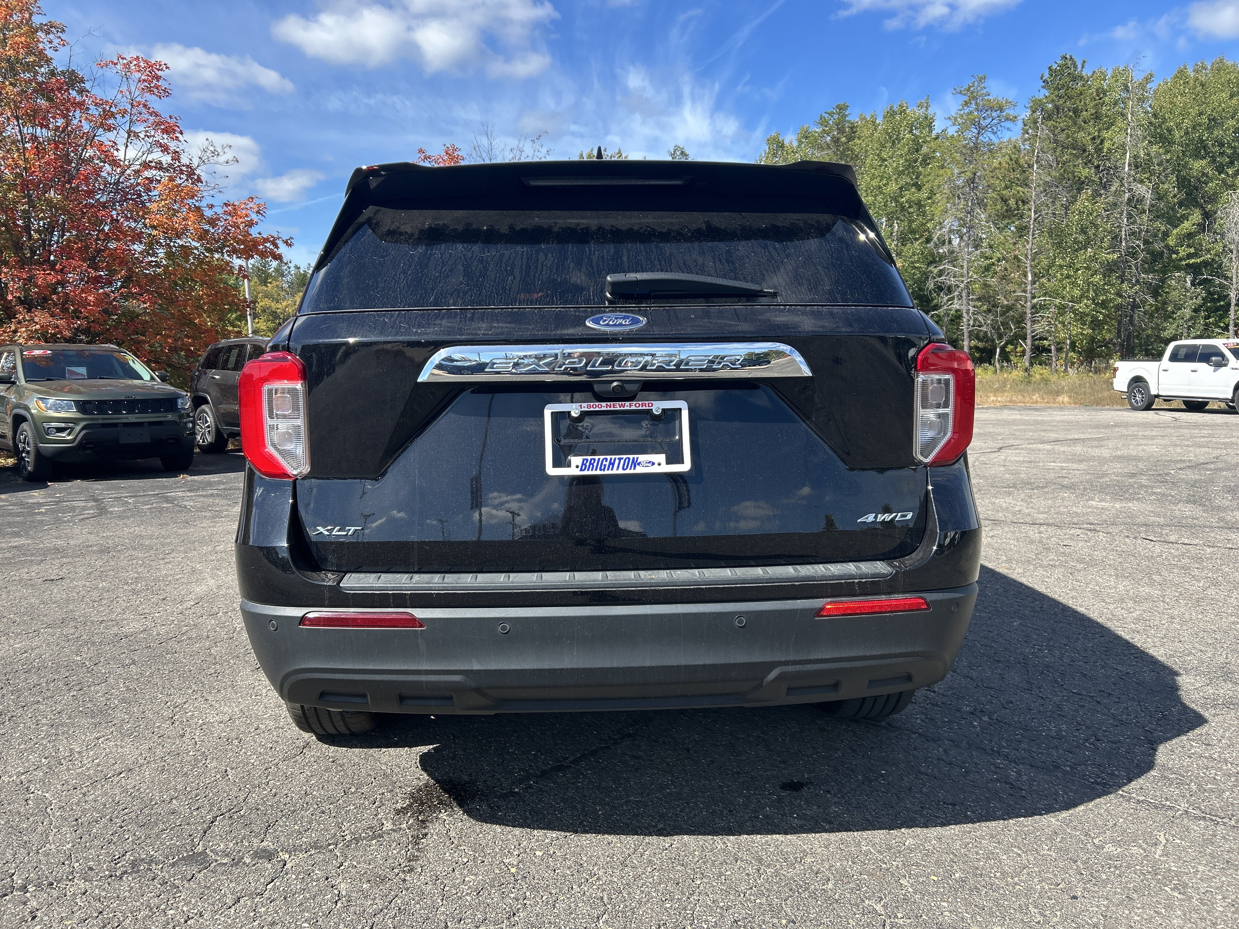 Used 2023 Ford Explorer XLT AWD/4WD image 5
