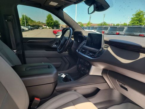 Used 2023 Chevrolet Tahoe Z71 w/ Luxury Package AWD/4WD image 28