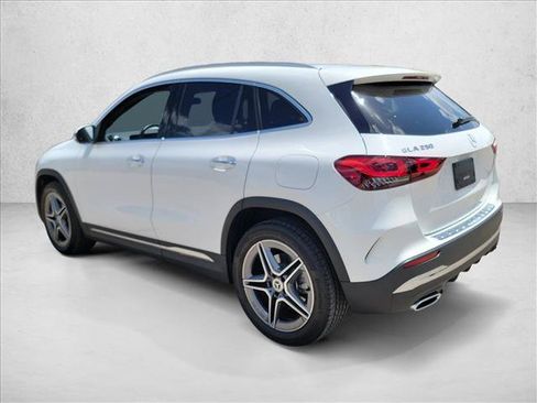 Used 2023 Mercedes-Benz GLA 250 4MATIC image 7