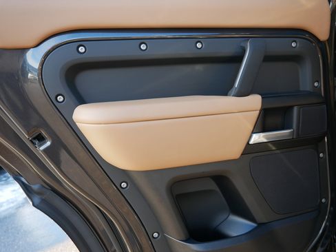 Used 2025 Land Rover Defender 110 V8 image 17