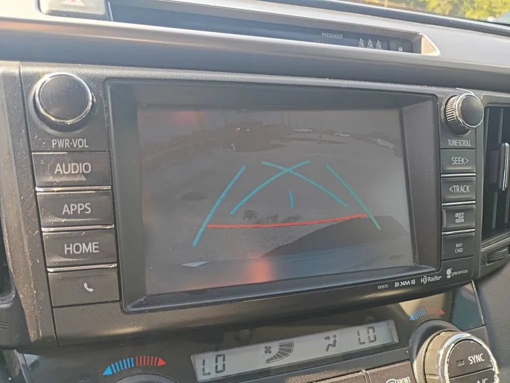 Used 2018 Toyota RAV4 Limited FWD image 12