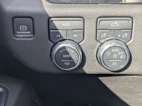 Used 2024 GMC Sierra 1500 Elevation image 27