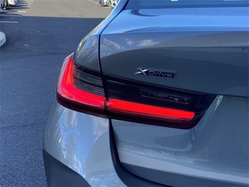 Used 2025 BMW 330i xDrive Sedan w/ M Sport Package image 38