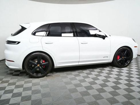 Used 2025 Porsche Cayenne GTS AWD/4WD image 33