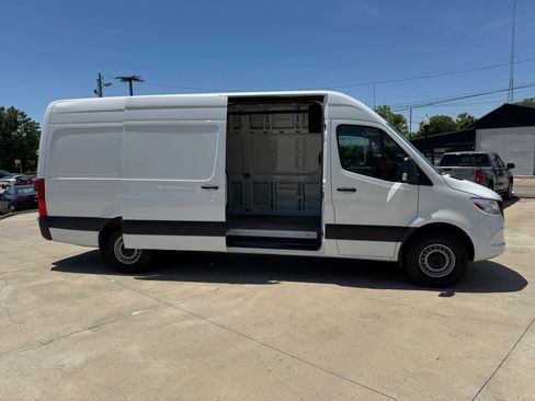 Used 2021 Mercedes-Benz Sprinter 2500 w/ Driver Convenience Package image 30