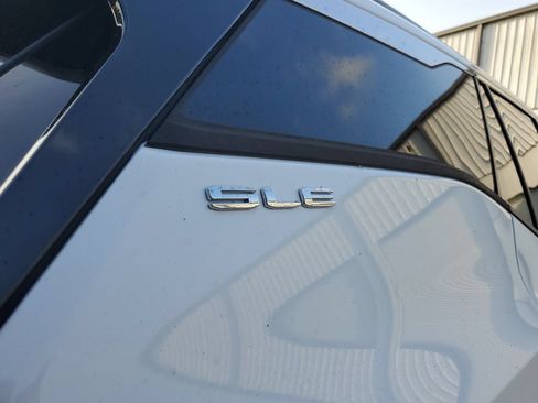 Used 2023 GMC Terrain SLE w/ Driver Convenience Package FWD image 8