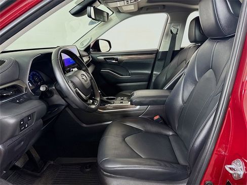 Used 2023 Toyota Highlander Limited image 6
