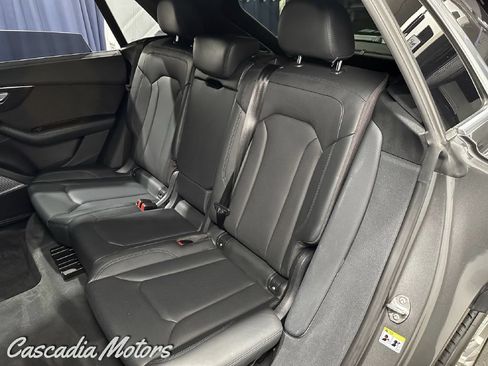 Used 2019 Audi Q8 Prestige w/ Luxury Package AWD/4WD image 10
