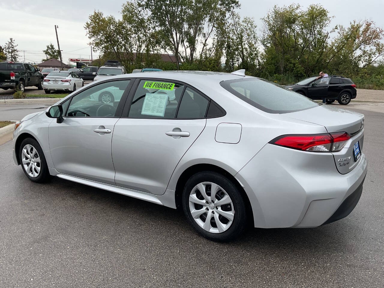 Used 2025 Toyota Corolla LE FWD image 4