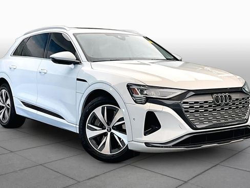 Used 2024 Audi Q8 e-tron Premium Plus w/ Premium Plus Package AWD/4WD image 2