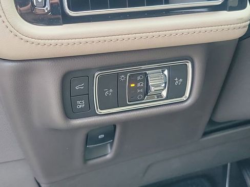 Used 2022 Lincoln Nautilus Reserve w/ Luxury Package image 8