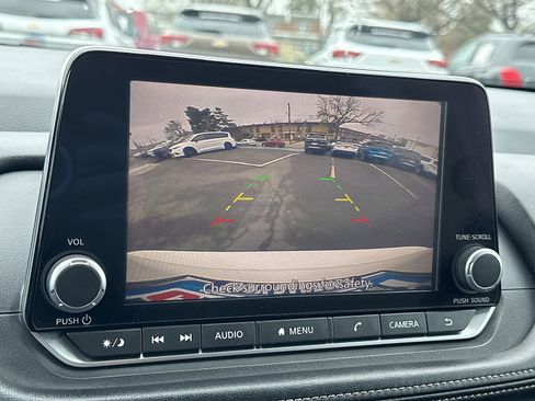 Used 2024 Nissan Rogue S image 17