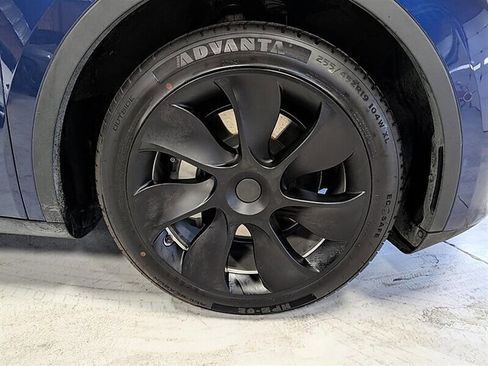 Used 2021 Tesla Model Y Long Range image 12