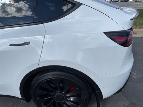 Used 2022 Tesla Model Y Performance image 29