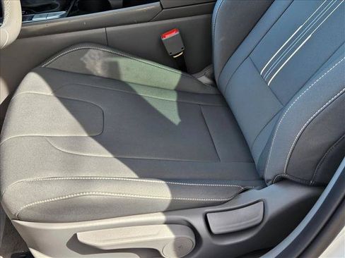 Used 2025 Hyundai Elantra SEL FWD image 4