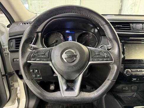 Used 2019 Nissan Rogue SV image 15
