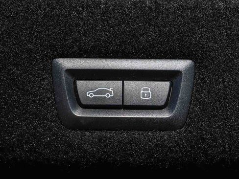 Used 2023 BMW 740i w/ Parking Assistance Package image 35