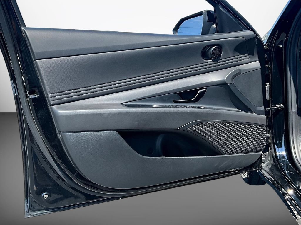 Certified 2025 Hyundai Elantra Sport FWD image 22