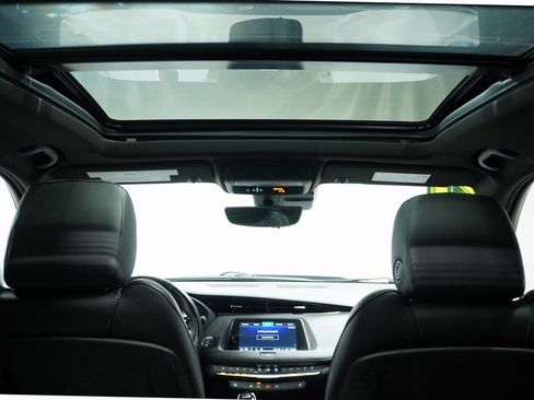 Used 2021 Cadillac XT4 Premium Luxury w/ Enhanced Visibility Package image 7