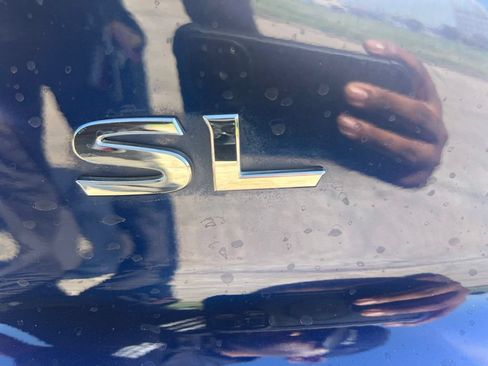 Used 2024 Nissan Pathfinder SL FWD image 11