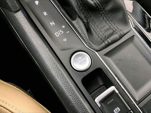 Used 2020 Volkswagen Atlas Cross Sport SEL R-Line image 32