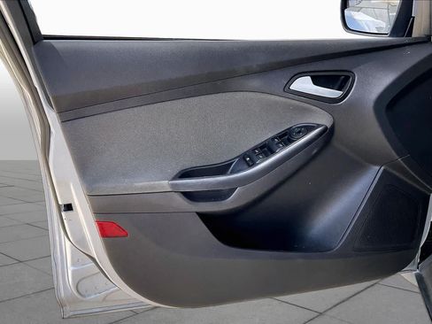 Used 2014 Ford Focus SE FWD image 21