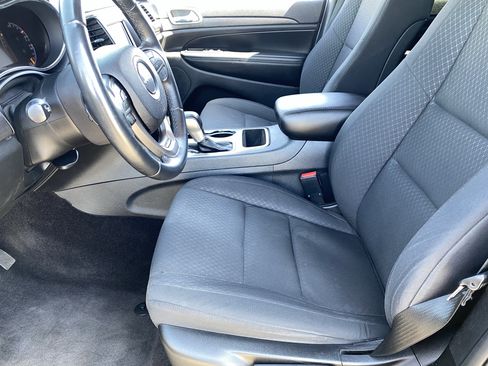 Used 2018 Jeep Grand Cherokee Laredo AWD/4WD image 17