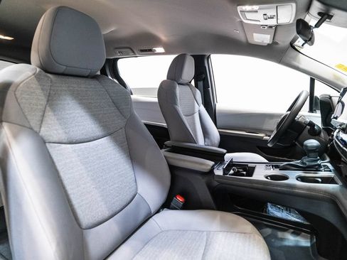 Certified 2025 Toyota Sienna LE FWD image 15