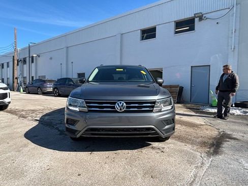 Used 2019 Volkswagen Tiguan SE w/ Panoramic Sunroof Package image 2