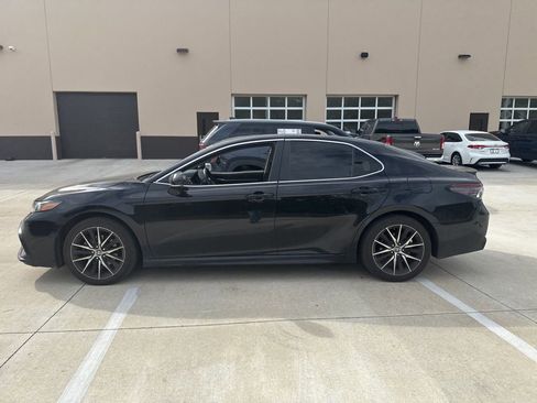 Used 2024 Toyota Camry SE image 4