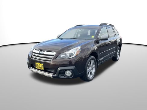Used 2013 Subaru Outback 3.6R Limited w/ Special Appearance Pkg image 9