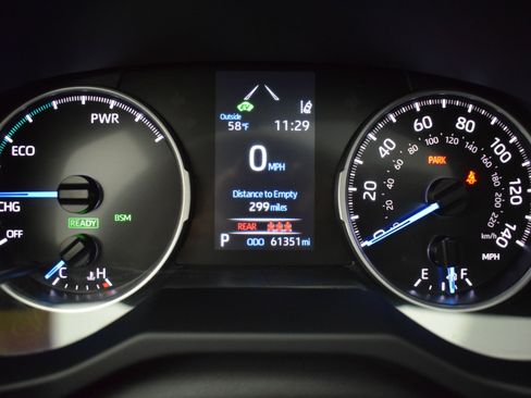 Used 2022 Toyota RAV4 XLE w/ Convenience Package image 18