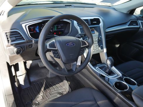 Used 2013 Ford Fusion SE image 4